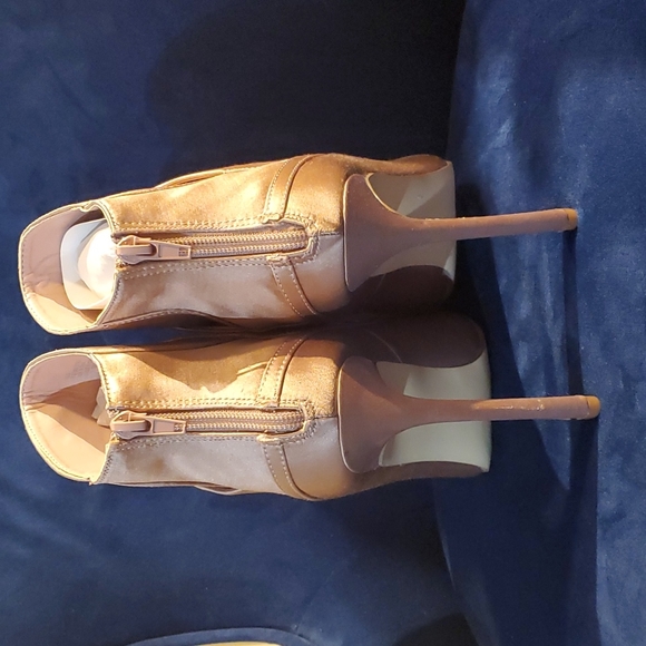 Shoe Dazzle Satin Heels - Picture 6 of 10